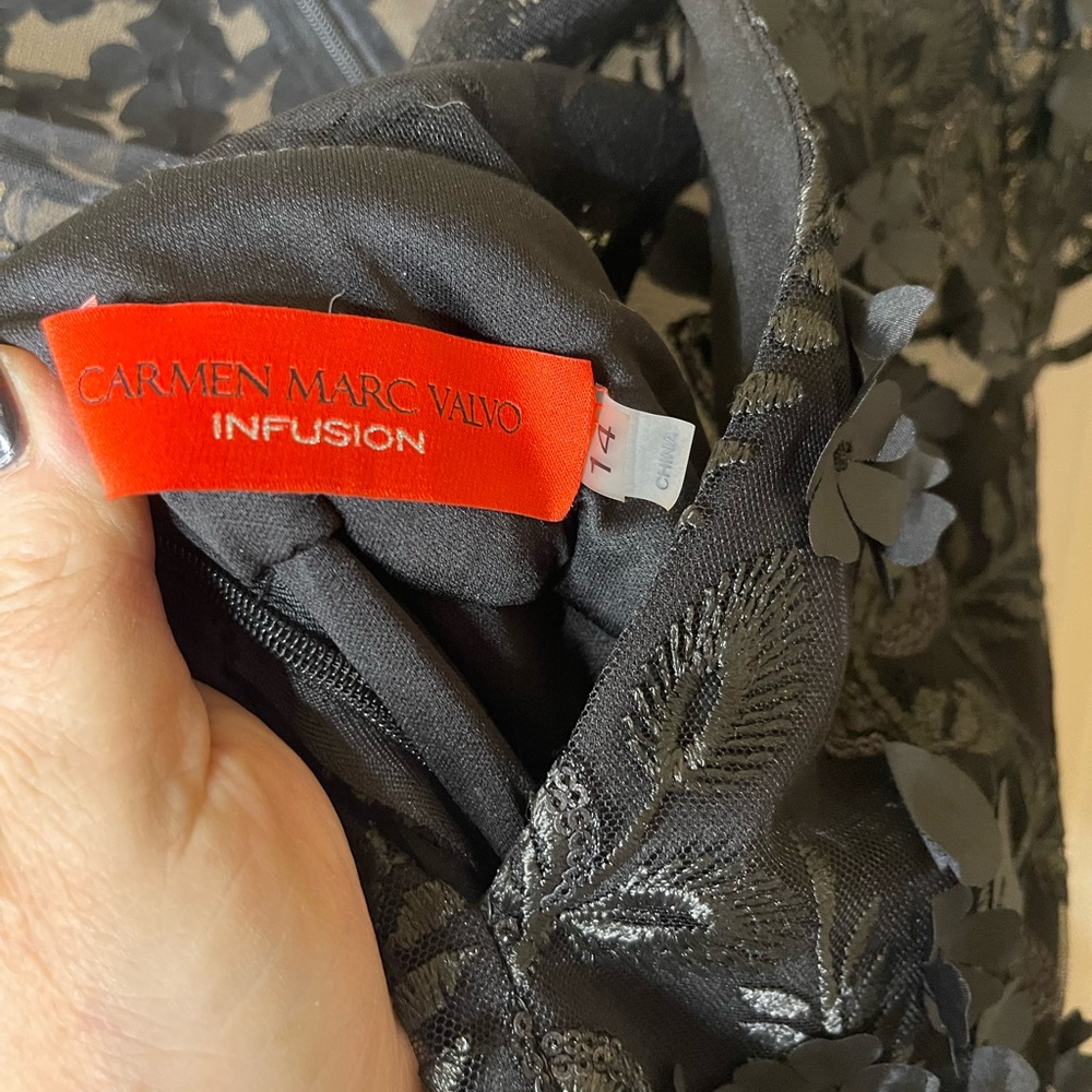Carmen Marc Valvo Infusion Elegant 3D Flower Black Lace Evening Gown Sz 14 NWT - Picture 5 of 6
